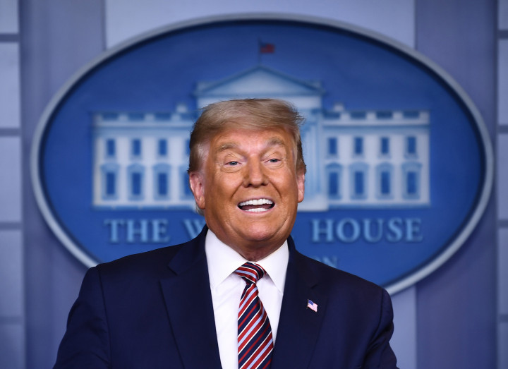 Donald Trump legutóbbi november 5-i Fehér Házban tartott sajtótájékoztatóján, ahol csalással vádolta a demokratákat – Fotó : Brendan Smialowski / AFP