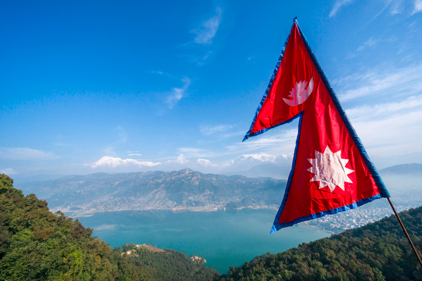 Miért olyan fura formájú a nepáli zászló?