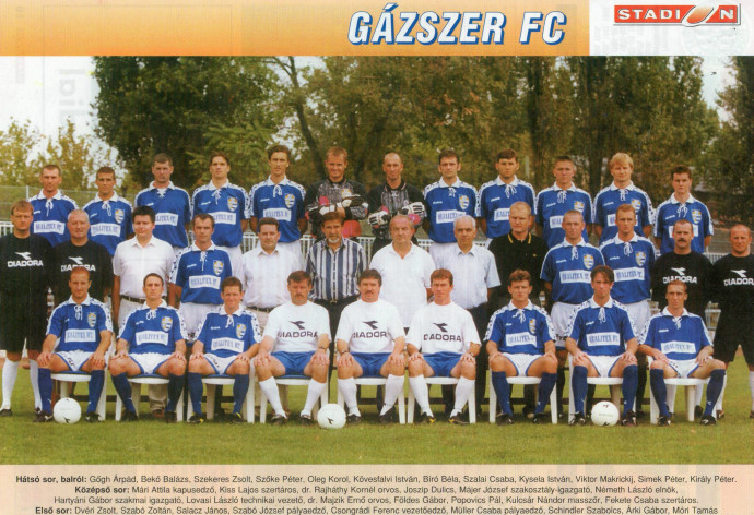 A Gázszer FC csapata az 1999/2000-es szezonban, középen Németh László – Forrás: Hold Antikvárium / Facebook