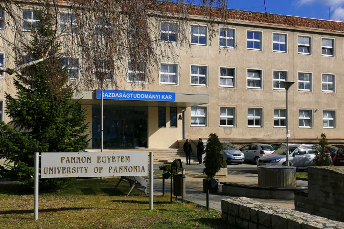 Alapítványi fenntartásúvá válhat és fideszes vezetőt kaphat a Pannon Egyetem