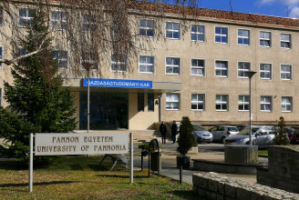 Alapítványi fenntartásúvá válhat és fideszes vezetőt kaphat a Pannon Egyetem