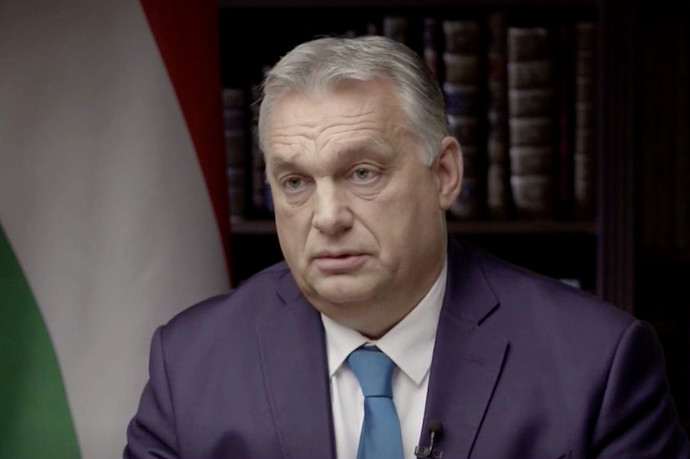 Orbán Viktor az állami hírcsatorna műsorában. Fotó: MTVA