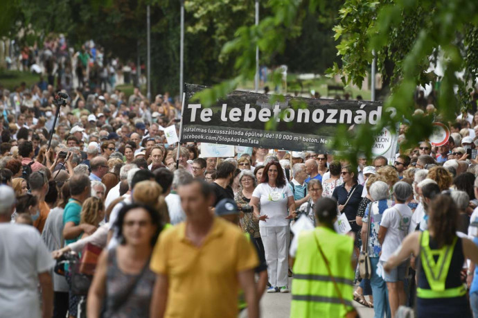 Nem kell megsemmisíteni a tatai luxusszálloda elleni népszavazáshoz gyűjtött aláírásokat