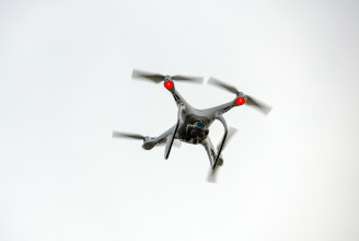 Januártól csak a HungaroControl appjával repülhetnek a drónok