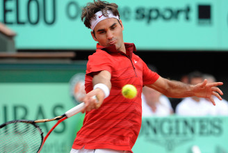 16 millió forintot adtak Roger Federer egyik ütőjéért