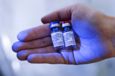 Orosz és kínai vakcinát venne a kormány, de a gyorsaság nagy kockázatot is jelenthet