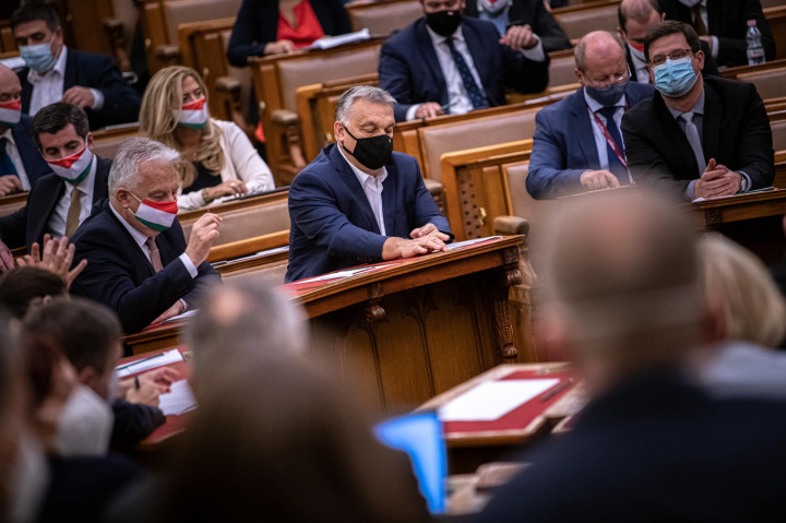 A törvény szavazása 2020. november 10-én – Forrás: Orbán Viktor Facebook-oldala
