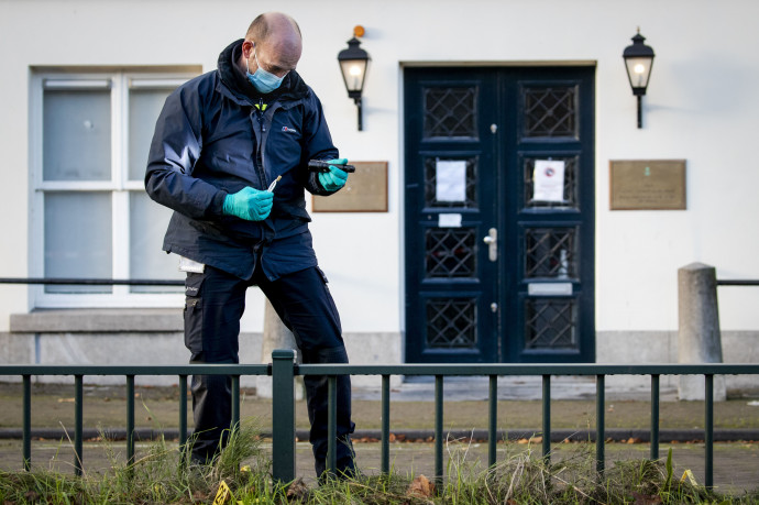 Többször is rálőttek a szaúdi nagykövetség hágai épületére