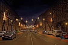 Zöld karácsonyi díszkivilágítás lesz idén Budapesten