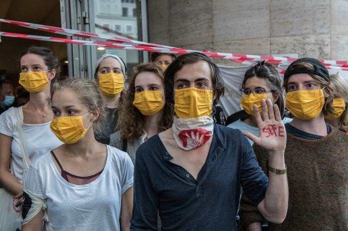 Hónapokig csatáztak a NER-rel, végül a járvány miatt hagyták ott a blokádot