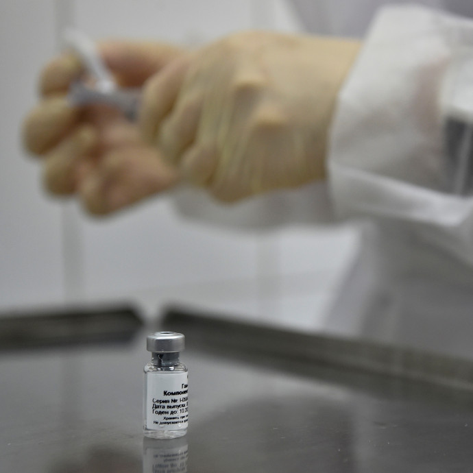 Mit tudunk a Szputnyikról, és hogyan dől el, milyen vakcinát vesz Magyarország?