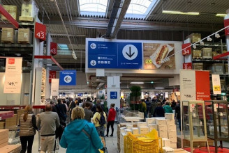 Pánikvásárlás robbant ki Bécsben, mert a hírek szerint keddtől bezárnak a bevásárlóközpontok