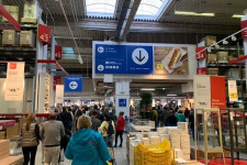 Pánikvásárlás robbant ki Bécsben, mert a hírek szerint keddtől bezárnak a bevásárlóközpontok