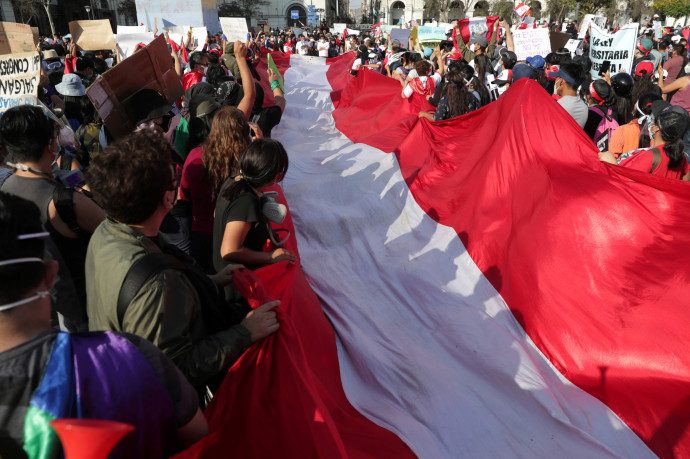 Két halottja van a lemondatott elnök melletti tüntetéseknek Peruban