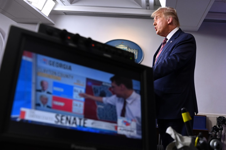 Donald Trump beszéde, amiről több csatorna is elkapcsolt 2020. november 6-án – Fotó: Brendan Smialowski / AFP