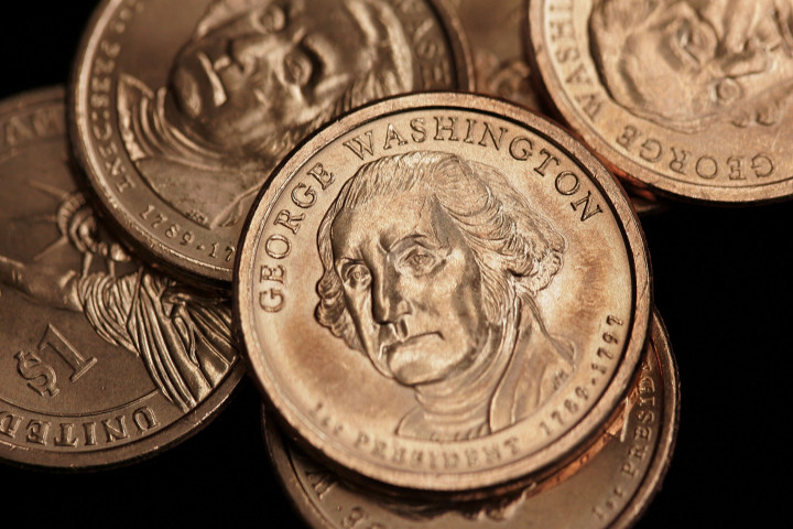 Az Egyesült Államok Pénzverdéje bemutatja az első elnöki egydollárost, rajta az első amerikai elnök, George Washington arcképével, 2007. január 24-én Chicagóban – Fotó: Scott Olson/Getty Images