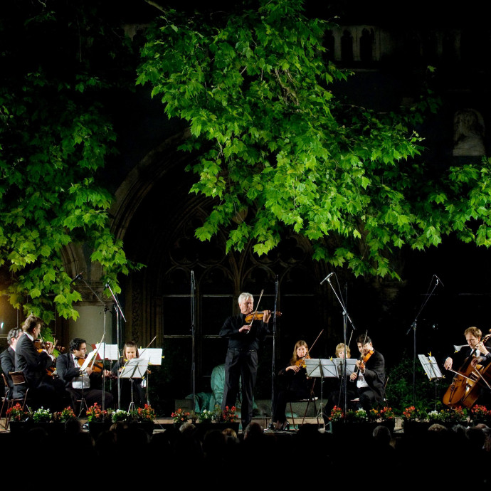 Bemutatjuk a világ egyik legsikeresebb vállalkozását, az évi egymilliárdot kereső magyar kamarazenekart