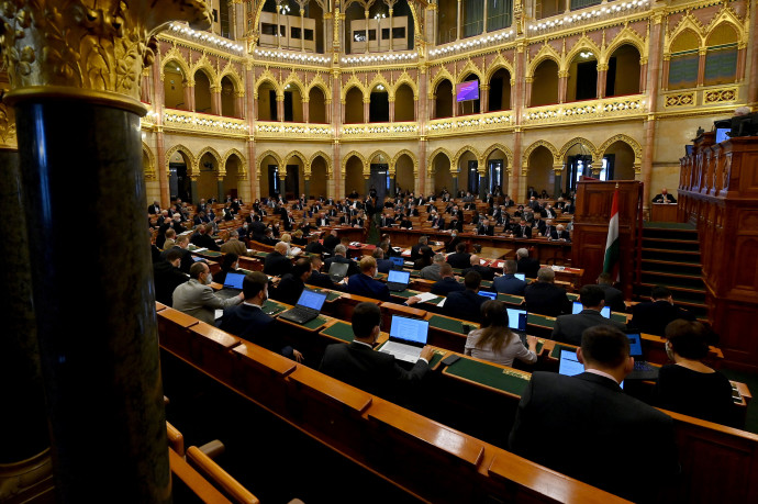 Tévedésből szavazott a közműadó emelése mellett az MSZP