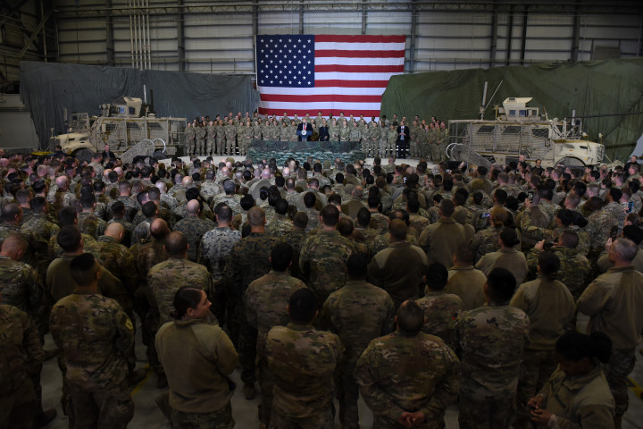 Donald Trump elnök amerikai katonáknak beszél Afganisztánban 2019. november 28-án – Fotó: Olivier Douliery / AFP