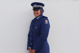 Új-Zélandon is a rendőrségi egyenruha része lesz a hidzsáb