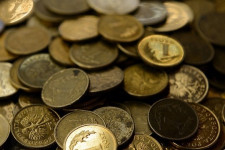 Lengyelországban a nettó minimálbér 166 ezer forintnak megfelelő zlotyra emelkedik