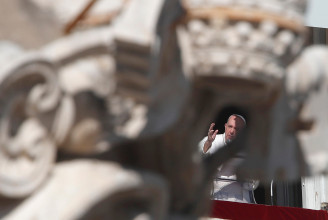 Nyomozást indított a Vatikán Ferenc pápa lájkbotránya miatt