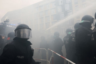 Hetvenhét rendőr sérült meg a szerdai berlini tüntetésen
