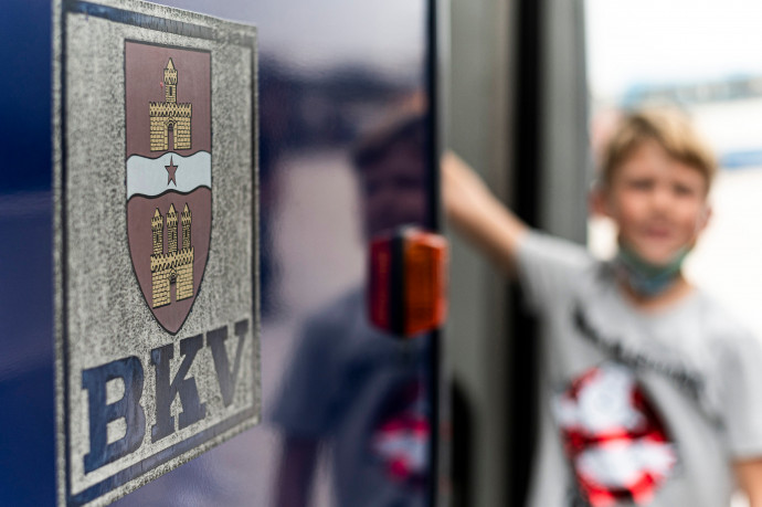 Vizsgálatot indít a BKV a buszbeszerzéseken részt vevő, offshore-hátterű cég miatt