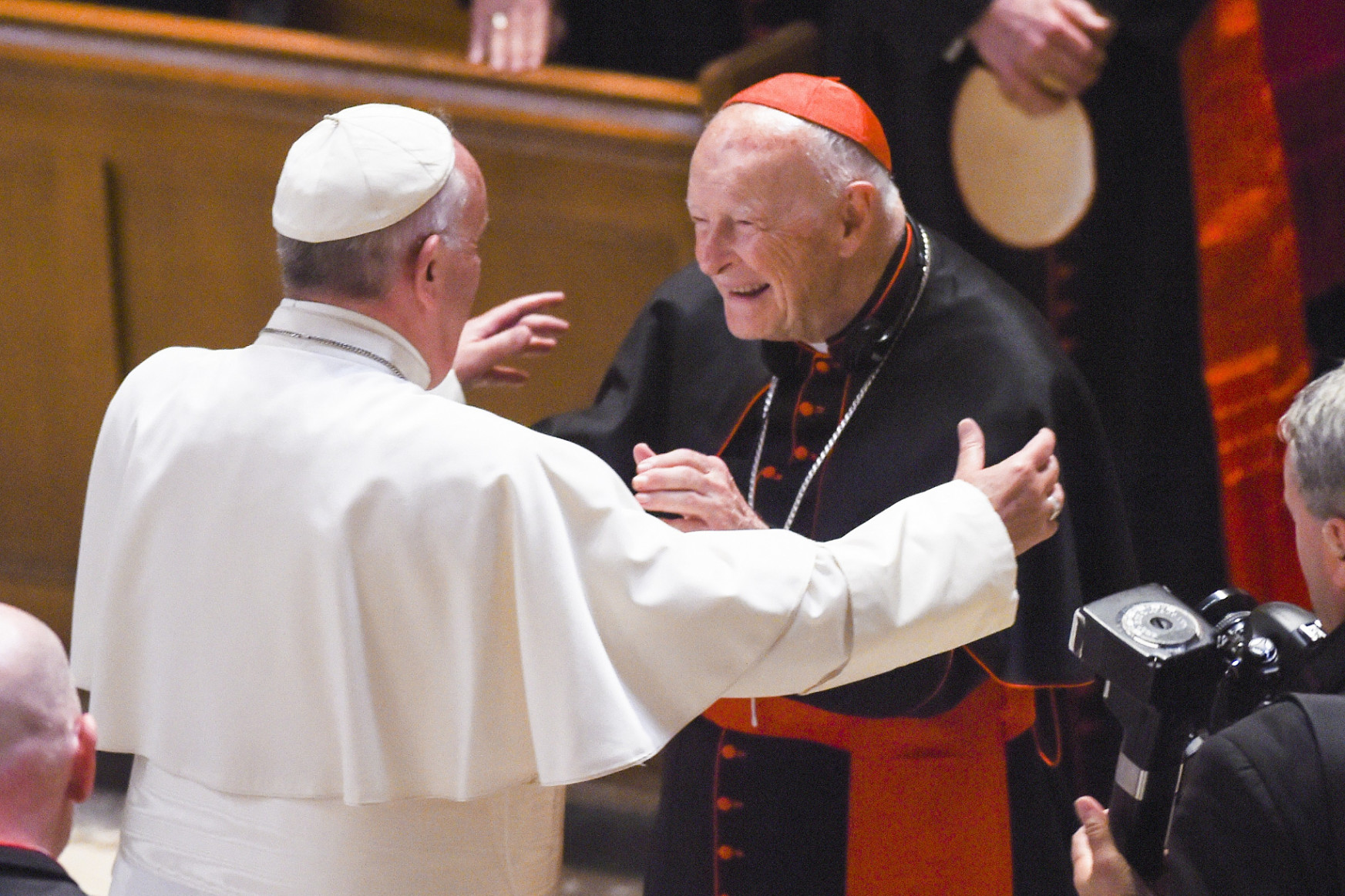 Három pápára is rossz fényt vet a gyermekmolesztáló exbíboros botránya