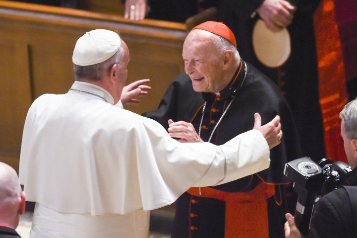 Három pápára is rossz fényt vet a gyermekmolesztáló exbíboros botránya