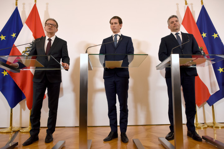 Szigorítások november 14-én, Rudolf Anschober (b), Sebastian Kurz és Karl Nehammer belügyminiszter. – Fotó: Thomas Kronsteiner / Getty Images