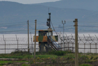 A háromméteres kerítést átugorva szökött Dél-Koreába egy észak-koreai férfi