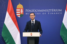 Varga Mihály szerint jövő május-júniusban látszik majd, hogy a gazdaság tempósan állhat-e helyre