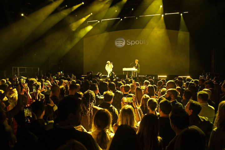Billie Eilish és Finneas O'Connell a színpadon a Spotify „Best New Artist” partiján Los Angeles-ben 2020. januárjában – Fotó: Frazer Harrison / Getty Images for Spotify