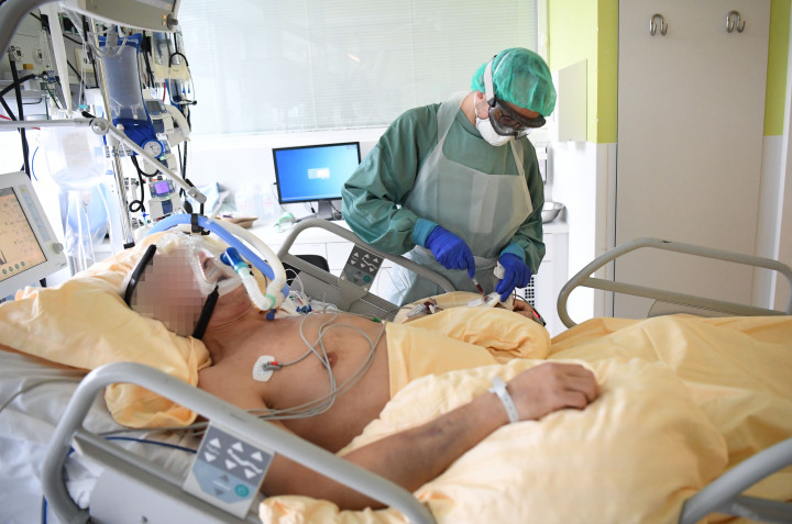 Az ausztriai Tulln Egyetemi Kórházának Covid-intenzív osztálya 2020. november 27-én – Fotó: Helmut Fohringer / APA / AFP