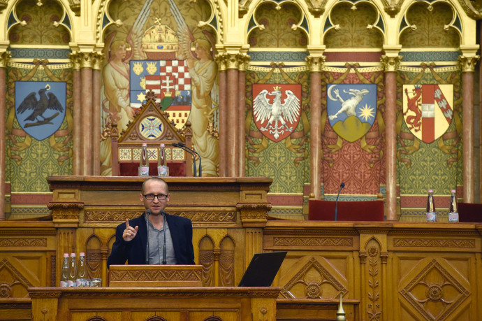 Nem meneszti a kormány Demeter Szilárdot