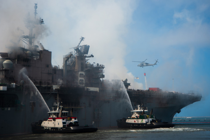 Annyira összeégett egy hatalmas amerikai hadihajó, hogy inkább leselejtezik