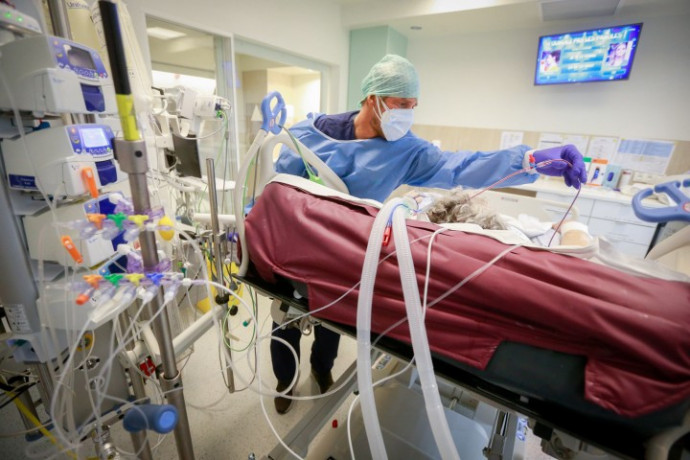 The COVID-19 ICU of the Etterbeek-Ixelles Hospital in Brussels, Belgium, on 17 November 2020. Photo: Stephanie Lecocq / EPA / MTI