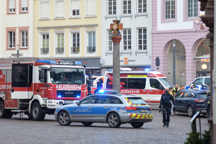 Gyalogosok közé hajtott egy autós Németországban, többen meghaltak, köztük egy gyerek is