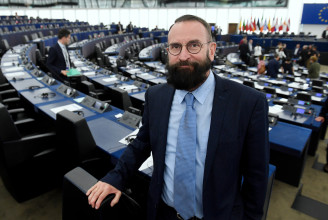 A Fidesz–KDNP európai parlamenti képviselői szerint az egyedüli helyes döntés volt Szájer lemondása