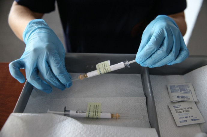 Megkapta a brit engedélyt a Pfizer/BioNTech vakcina