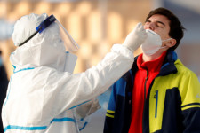 A V4-ek között most Magyarországon a legaggasztóbb méretű a járvány