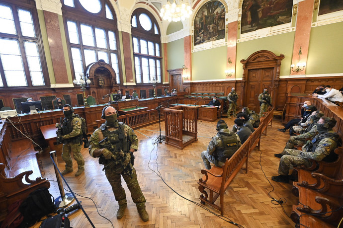 Hasszán F. az ítélethirdetésen 2020. december 3-án a Fővárosi Törvényszéken – Fotó: Bődey János / Telex