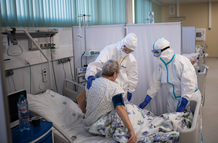 Egy moszkvai kórház intenzív osztálya 2020. december 2-án – Fotó: Iliya Pitalev / Sputnik via AFP