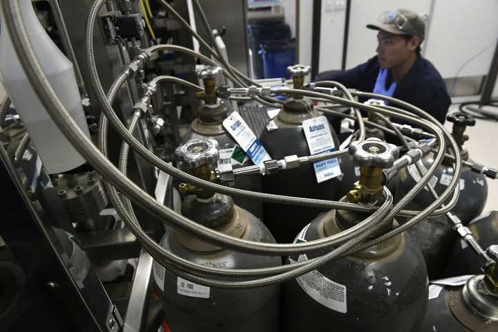 CBD-olajat állítanak elő a kaliforniai Ebbu cég üzemében – Fotó: Helen H. Richardson / The Denver Post via Getty Images