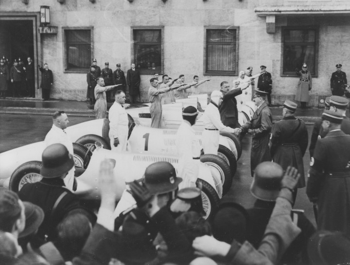 Adolf Hitler és Rudolf Caracciola – Fotó: ullstein bild via Getty Images