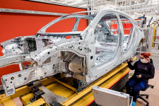 A német autóiparnak 6 százalékkal több megrendelése van, mint a járvány előtt, februárban