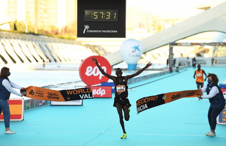 A kenyai Kibiwott Kandie a félmaraton új világcsúcstartójaFotó: David Ramos/Getty Images