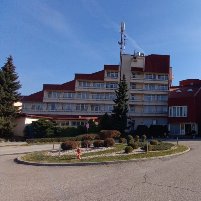 Miért vett meg Magyarország 3 milliárd forintért egy üzletileg nem túl acélos szlovén fürdőt?