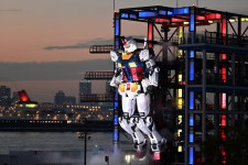 18 méteres, mozgó óriásrobottal csalogatnák vissza a turistákat Japánba